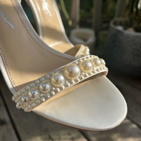 Blue By Betsey Johnson Heels Sandals Pearl Size 7M Bride Wedding Pumps - Picture 9 of 16